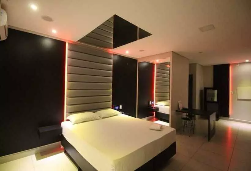 Plaza Motel