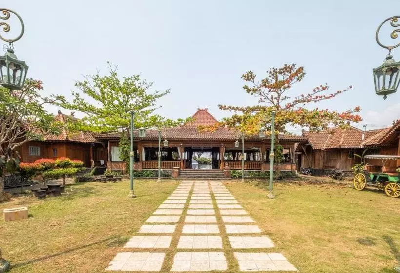 هتل Reddoorz Premium At Joglo Garut Cottage Syariah