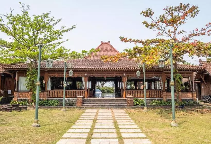 هتل Reddoorz Premium At Joglo Garut Cottage Syariah