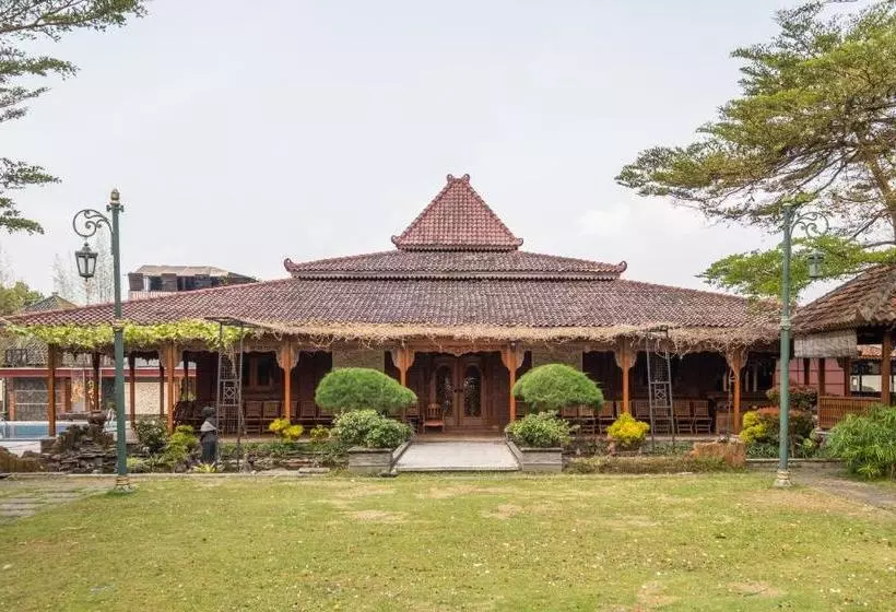 هتل Reddoorz Premium At Joglo Garut Cottage Syariah