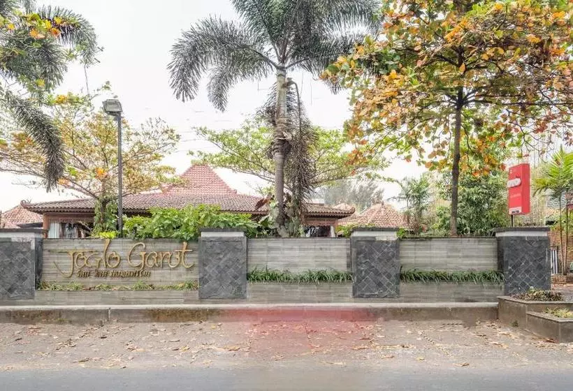 هتل Reddoorz Premium At Joglo Garut Cottage Syariah