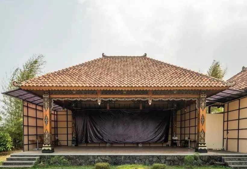 هتل Reddoorz Premium At Joglo Garut Cottage Syariah