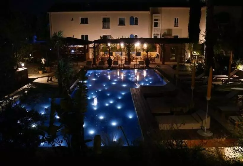 ホテル La Piscine