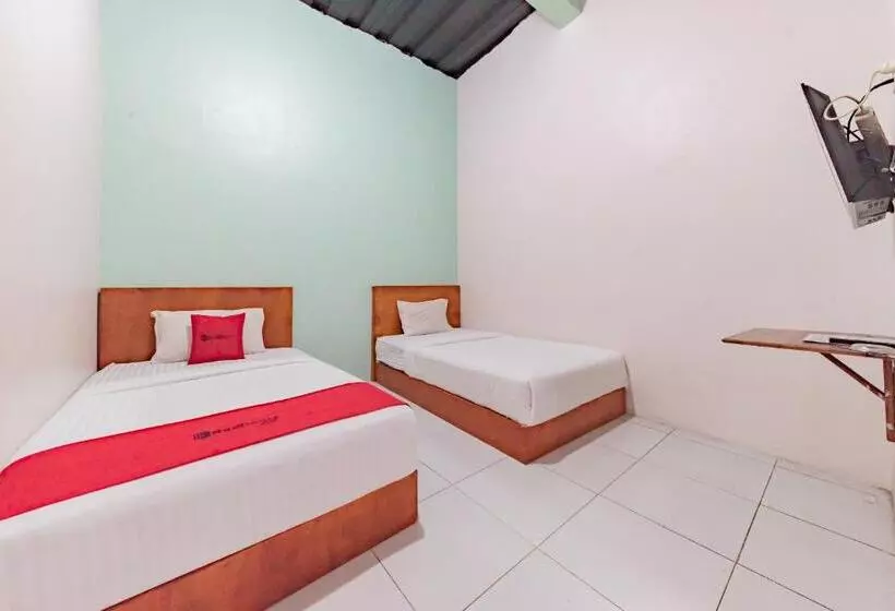 Hotelli Reddoorz Near Unsika University Karawang