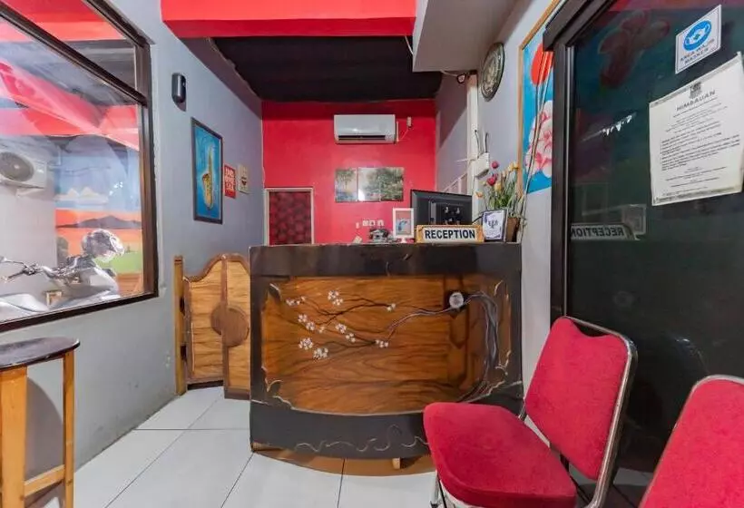 Hotelli Reddoorz Near Unsika University Karawang