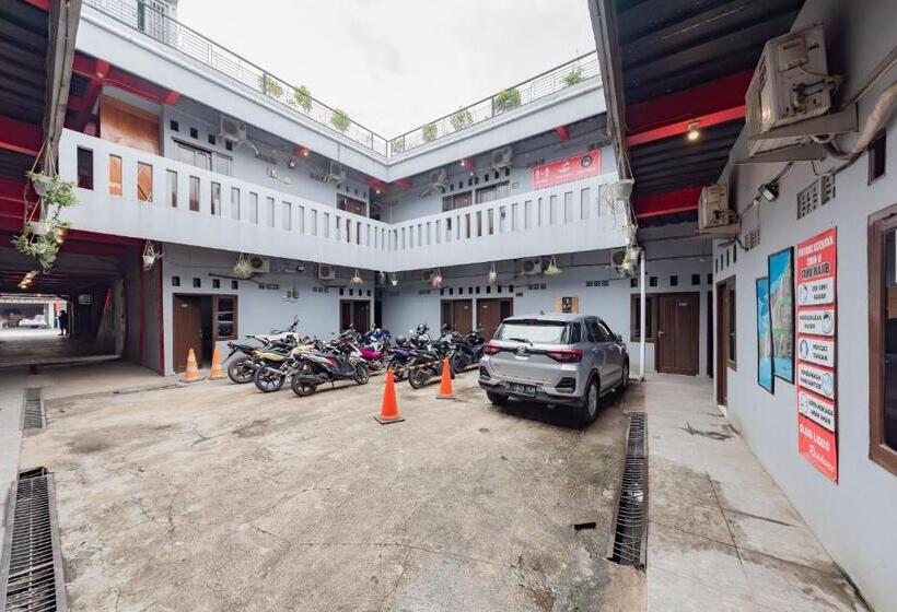 בית מלון כפרי Reddoorz Near Unsika University Karawang