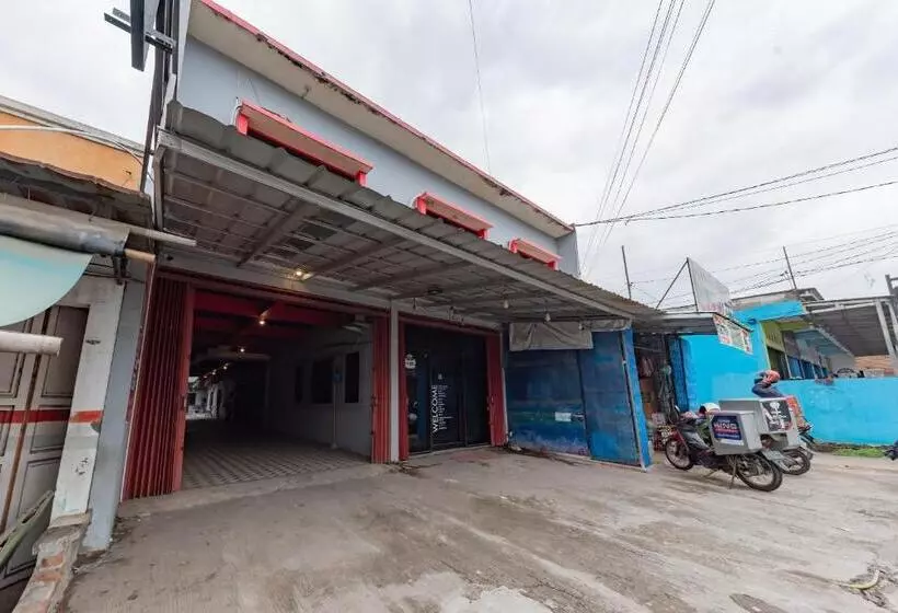 Hotelli Reddoorz Near Unsika University Karawang