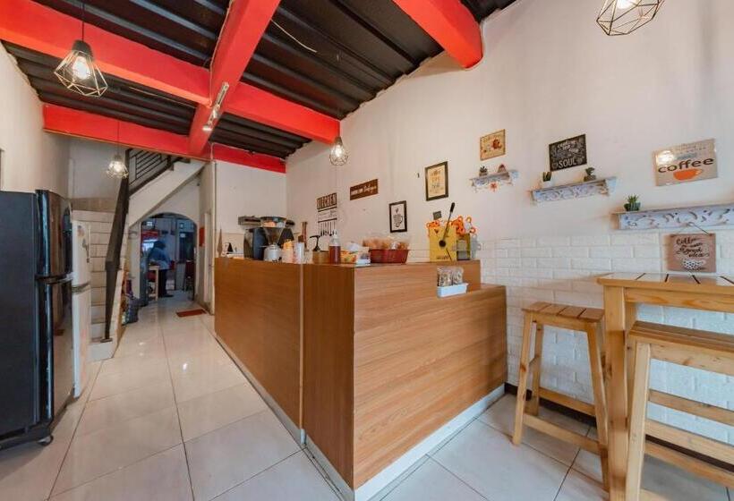 בית מלון כפרי Reddoorz Near Unsika University Karawang