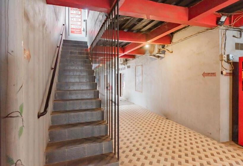 בית מלון כפרי Reddoorz Near Unsika University Karawang