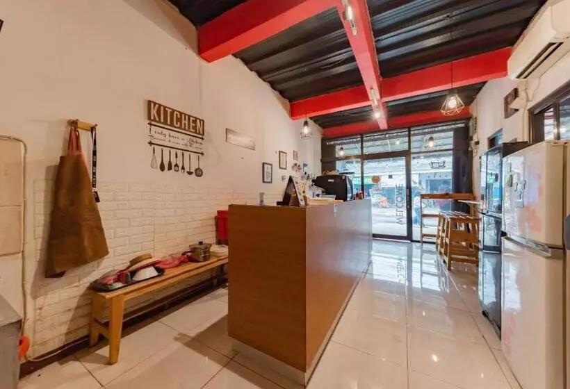 Hotelli Reddoorz Near Unsika University Karawang