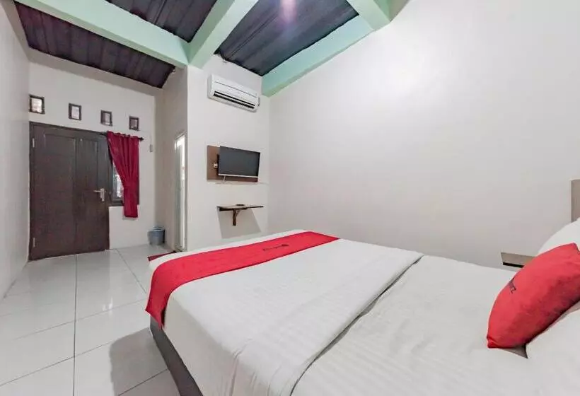 Hotelli Reddoorz Near Unsika University Karawang