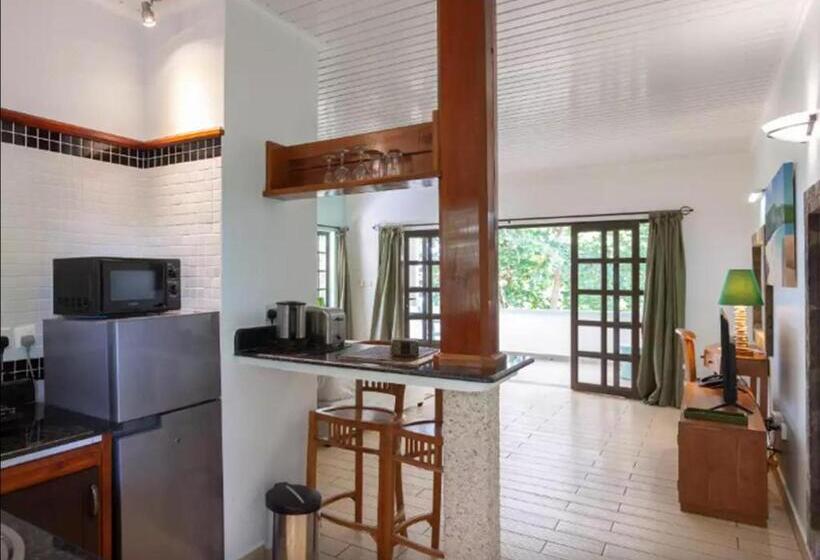 هتل La Digue Selfcatering Apartments