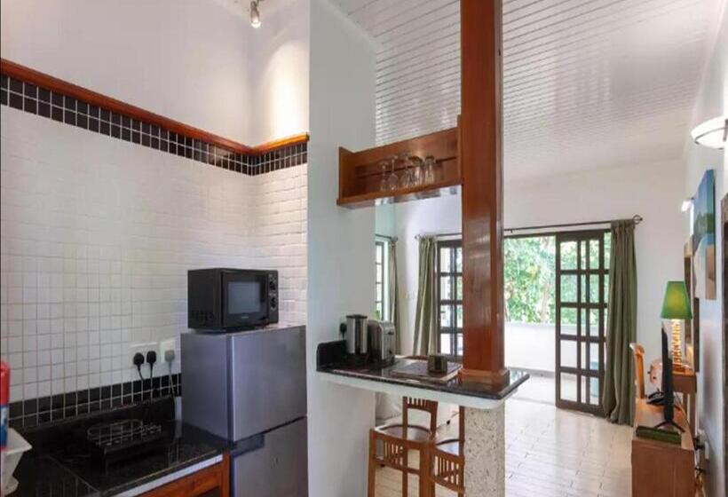 هتل La Digue Selfcatering Apartments