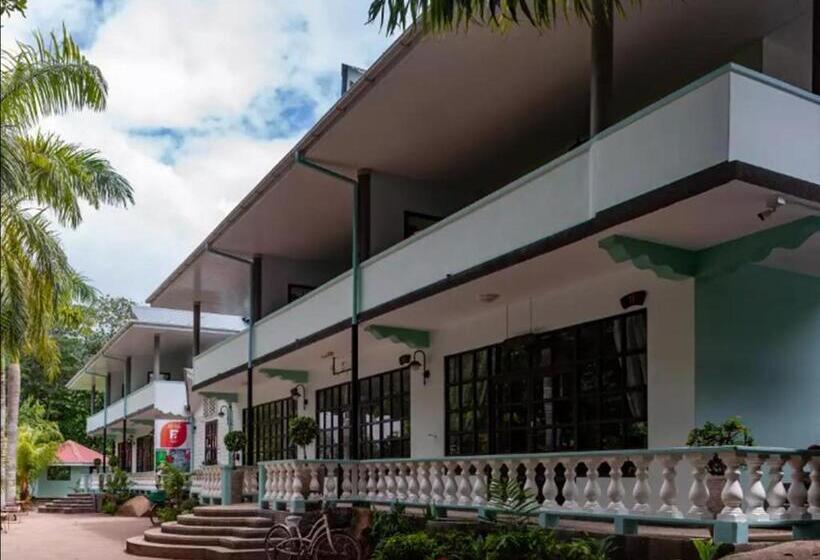 هتل La Digue Selfcatering Apartments