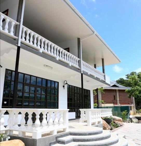 هتل La Digue Selfcatering Apartments
