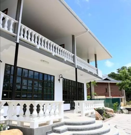 هتل La Digue Selfcatering Apartments