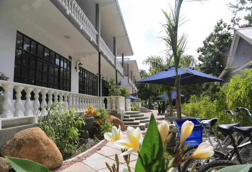هتل La Digue Selfcatering Apartments