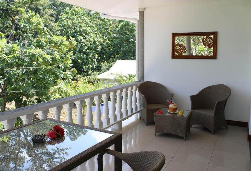 هتل La Digue Selfcatering Apartments