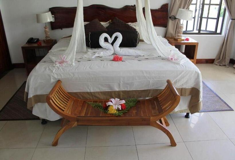 هتل La Digue Selfcatering Apartments