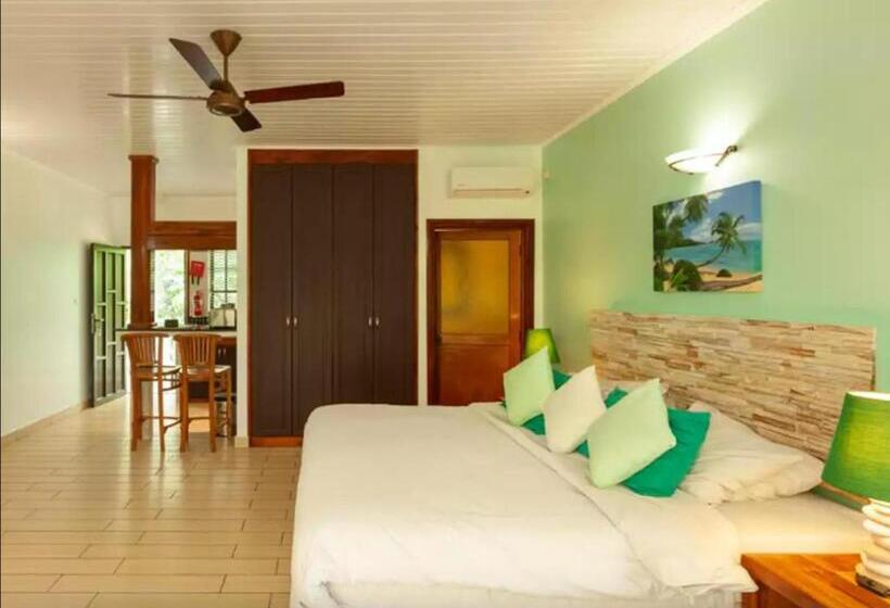 هتل La Digue Selfcatering Apartments