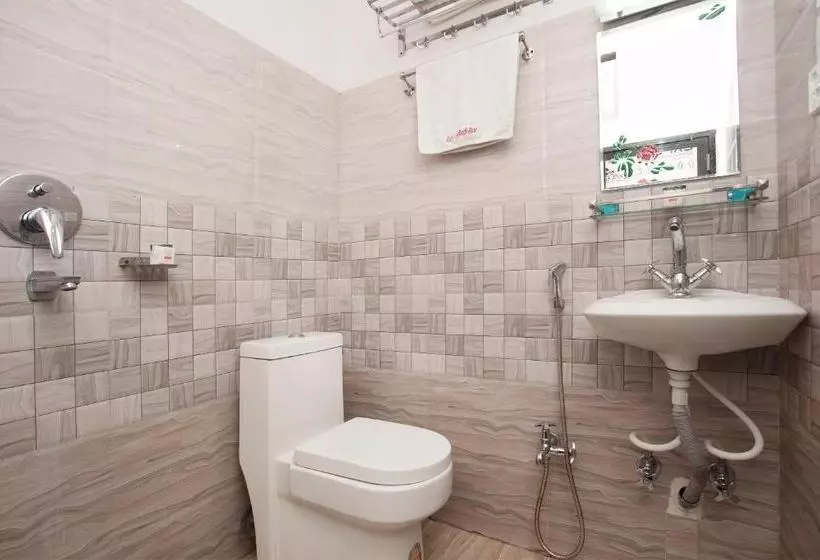 هتل Atithi Home By Oyo Rooms