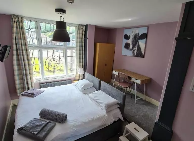 هتل Mad O'rourkes Pie Factory