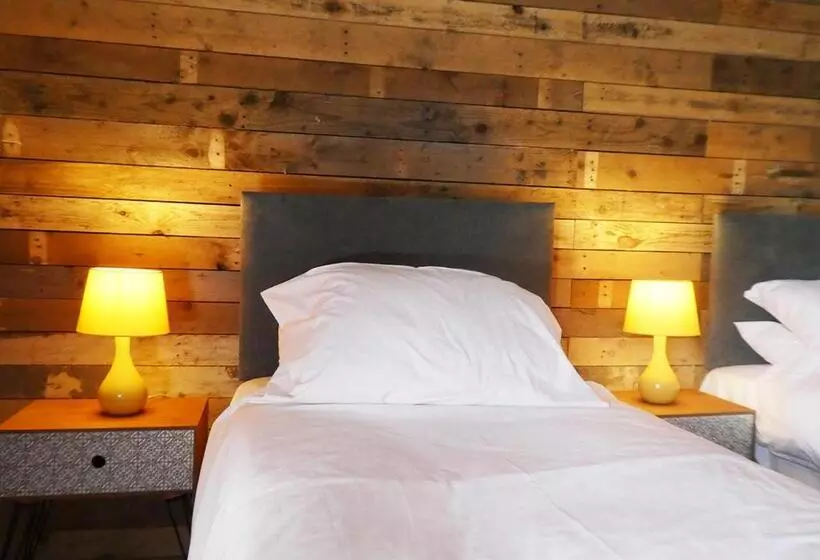 هتل Mad O'rourkes Pie Factory