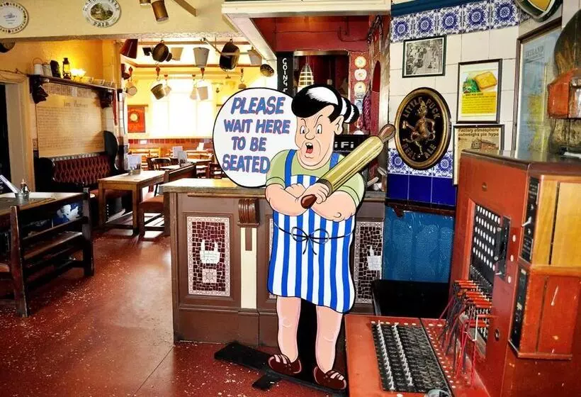 هتل Mad O'rourkes Pie Factory