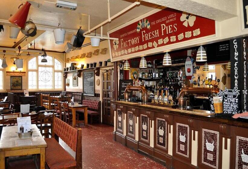 هتل Mad O'rourkes Pie Factory