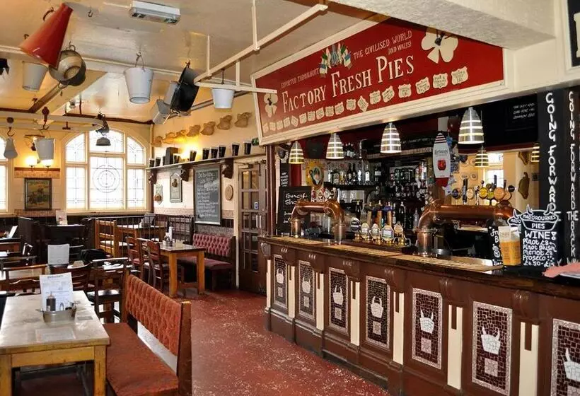 هتل Mad O'rourkes Pie Factory