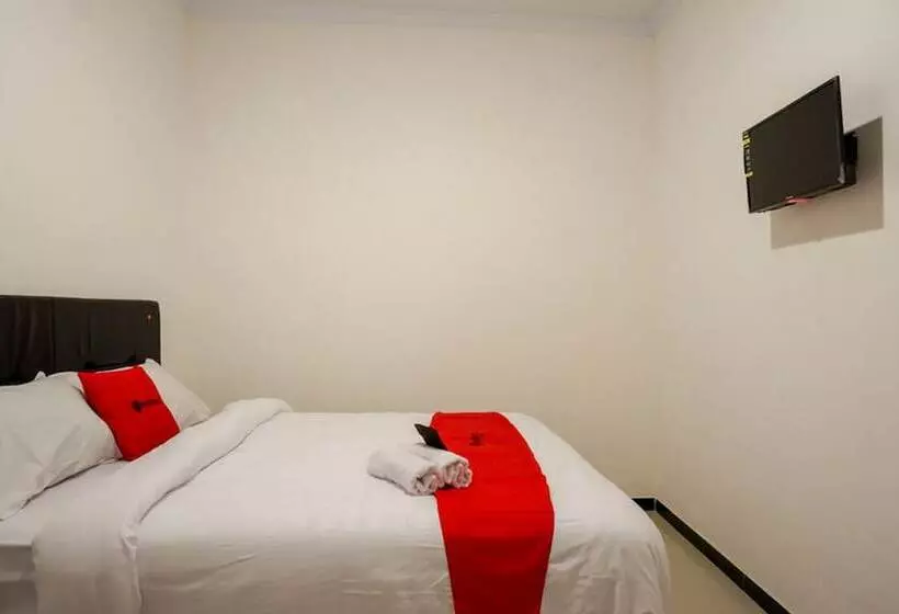 Hotelli Reddoorz @ Losari Area 2