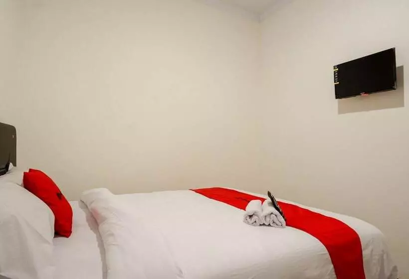 Hotelli Reddoorz @ Losari Area 2