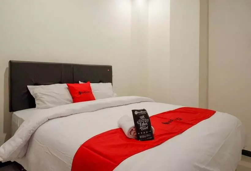 Hotelli Reddoorz @ Losari Area 2