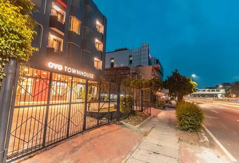 Oyo Townhouse 2 Hotel Gunung Sahari