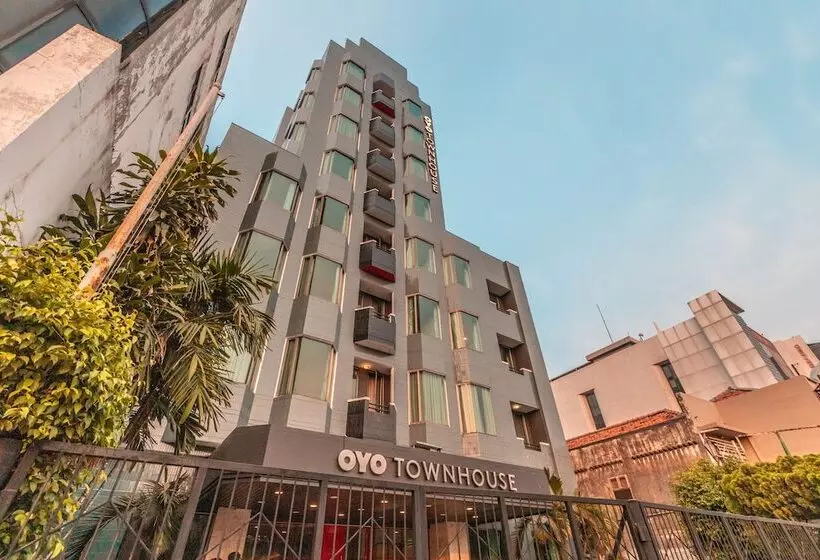 Oyo Townhouse 2 Hotel Gunung Sahari