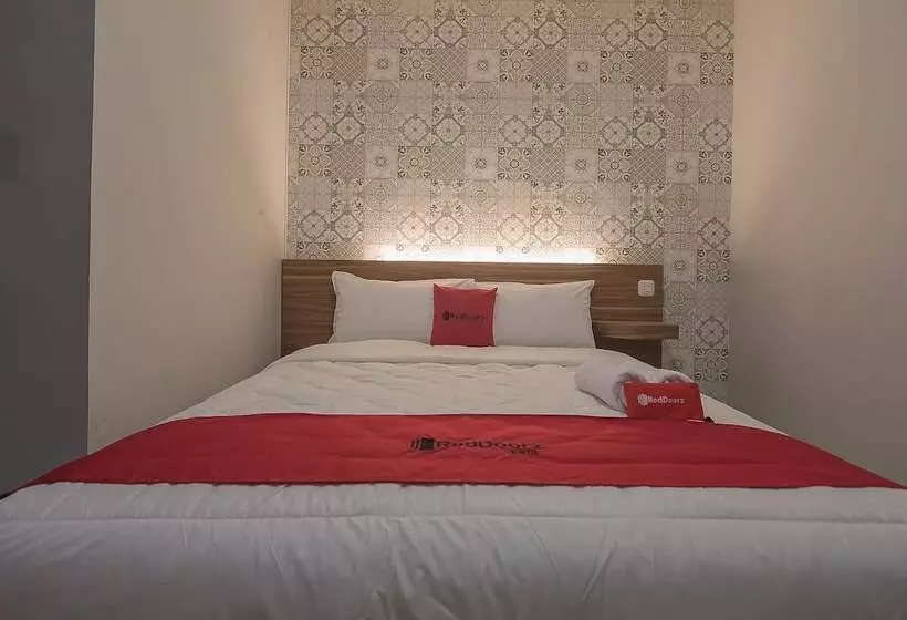 ペンション Reddoorz @ Kiaracondong