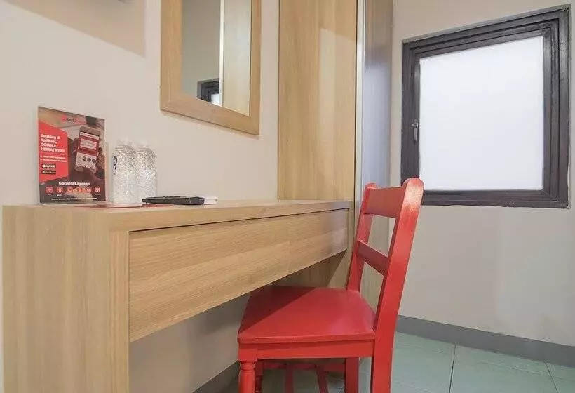 ペンション Reddoorz @ Kiaracondong