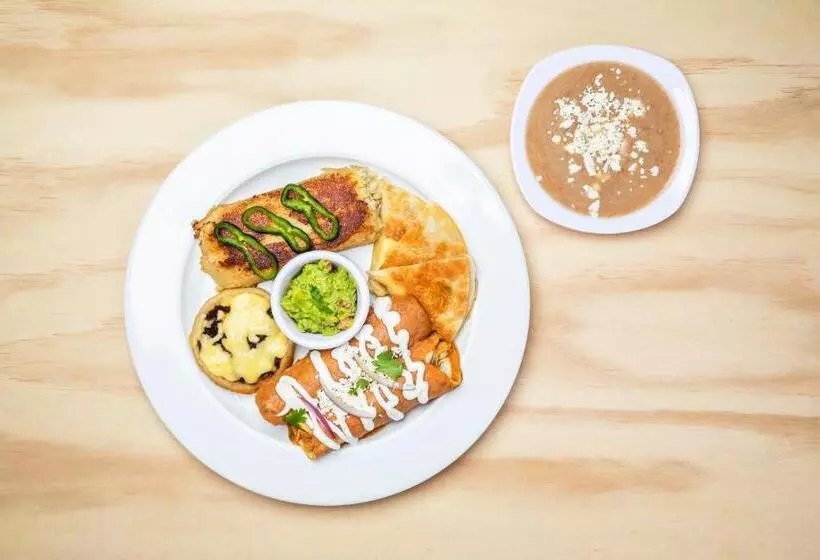 ホテル Maioris Kumate Culiacán