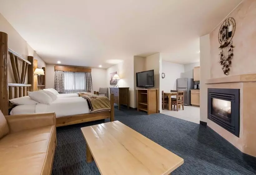 בית מלון כפרי Best Western Plus Kentwood Lodge