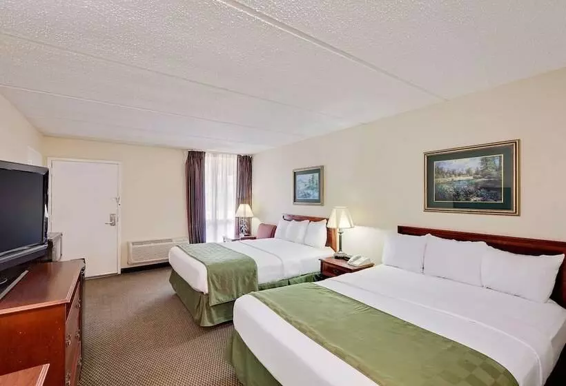 Отель Days Inn By Wyndham Bay City