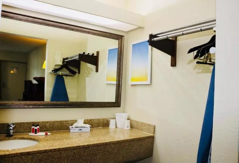 فندق Ramada By Wyndham Kenner/new Orleans Airport South