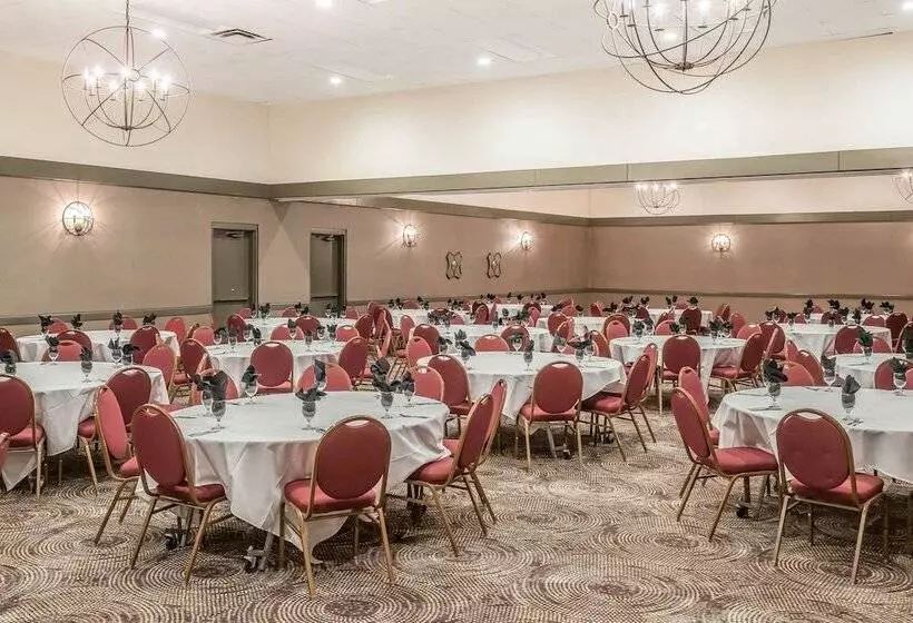 Envision Hotel Saint Paul South