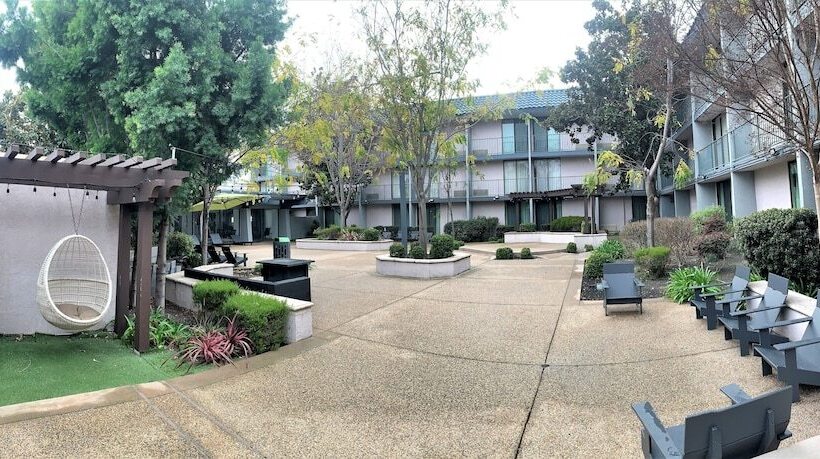 בית מלון כפרי Holiday Inn Dublin Pleasanton, An Ihg