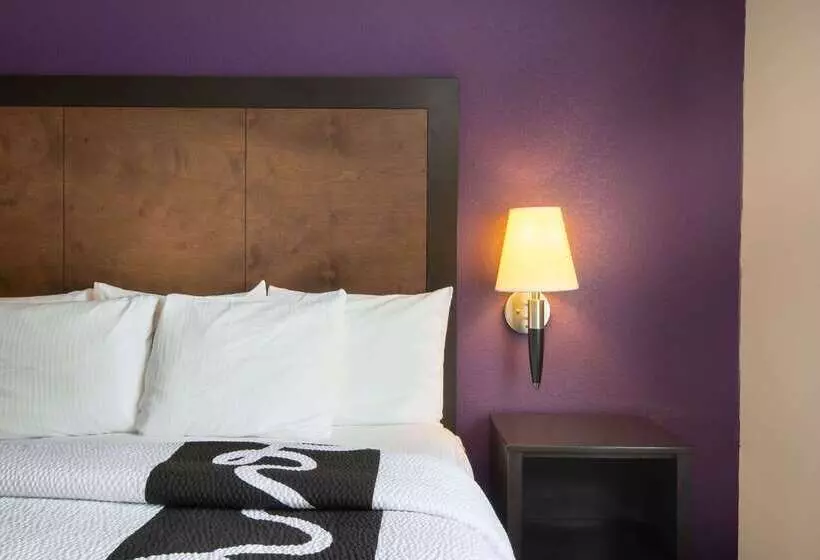 هتل La Quinta By Wyndham Erie