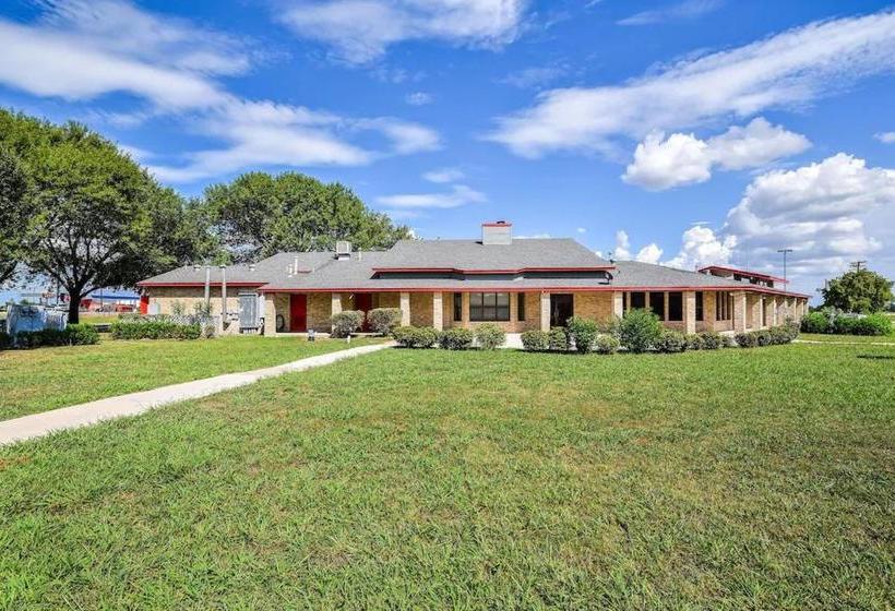 Hotel Plum Creek Inn at Lockhart