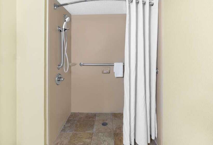 فندق Super 8 By Wyndham Hattiesburg South