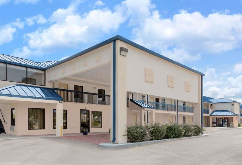 فندق Super 8 By Wyndham Hattiesburg South