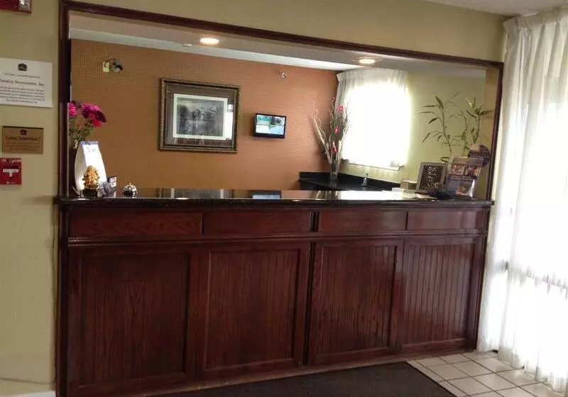 בית מלון כפרי American Inn & Suites West Memphis