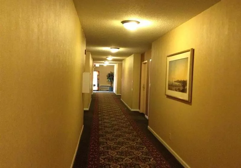 בית מלון כפרי American Inn & Suites West Memphis