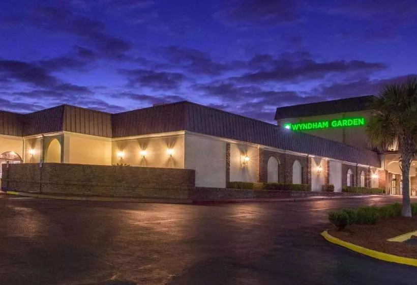 Отель Wyndham Garden Lafayette